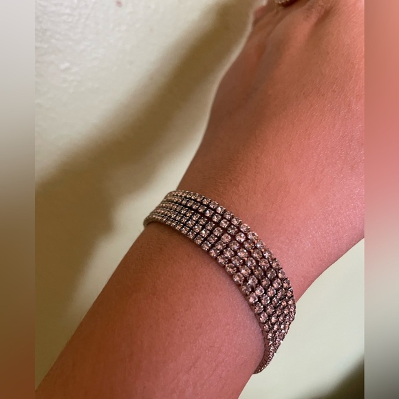 Elegant four strand Silver Bracelet with sparkly stones - Picture 3 of 6